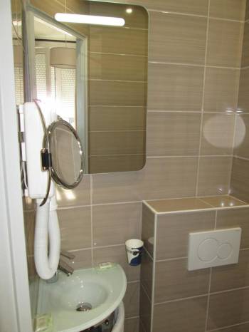 Standard Twin Room5